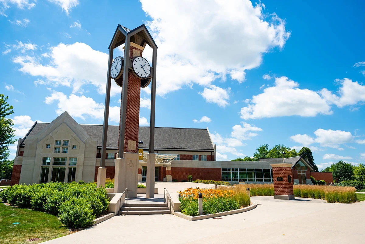 clock tower at Dordt University